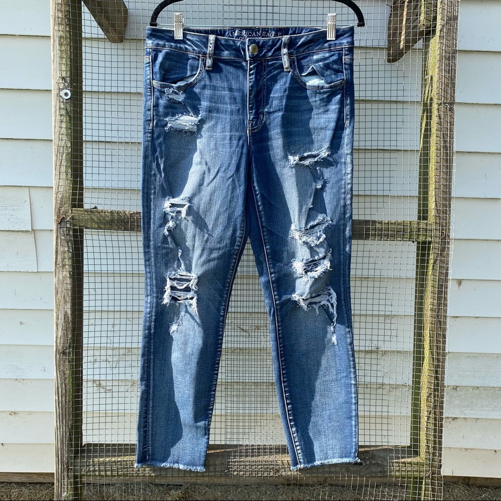 American Eagle distressed jegging crops